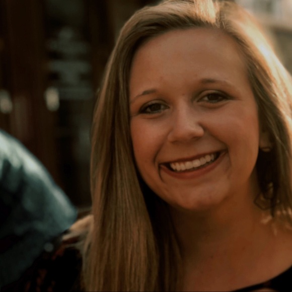 Meet your Posher, Emily - Picture 1 of 1